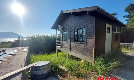 Casa com 2 quartos para alugar na Rua Alberto Cavalheiro, 54, Ribeirão da Ilha, Florianópolis, 35 m2 por R$ 3.900