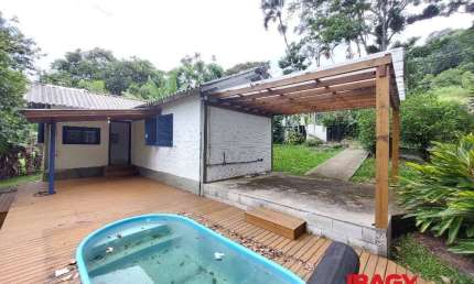 Casa com 2 quartos para alugar na Rua Isid Dutra, 1410, Sambaqui, Florianópolis, 44 m2 por R$ 2.800