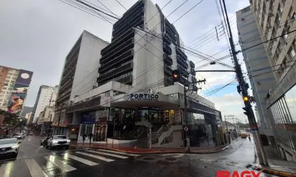 Oportunidade! Salas/Conjuntos em Centro - Florianópolis