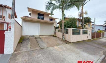 Casa com 5 quartos para alugar na Rua Indiana, 174, Passa Vinte, Palhoça, 240 m2 por R$ 5.800