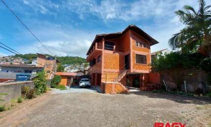 Casa com 3 quartos para alugar na Rua José Pedro Gil, 194, Agronômica, Florianópolis, 154 m2 por R$ 4.000