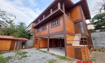 Casa com 3 quartos para alugar na Rua José Pedro Gil, 274, Agronômica, Florianópolis