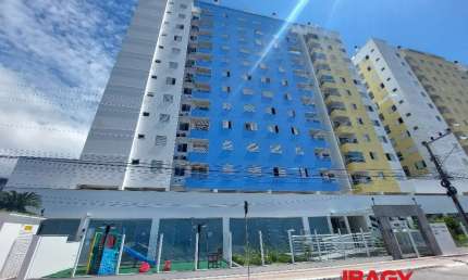 Apartamento com 3 quartos para alugar na Rua Angelita Figueiredo, 1596, Areias, São José, 77 m2 por R$ 2.900