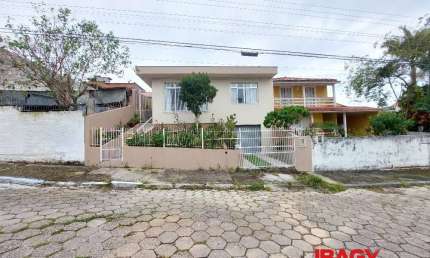 Excelente Casa 3 dormitório(s) em Capoeiras - Florianópolis