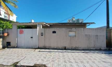 Kitnet / Stúdio para alugar na Rua Professora Enoé Schutel, 179, Trindade, Florianópolis, 12 m2 por R$ 1.200
