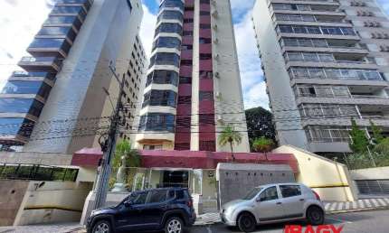 Excelente Apartamento 3 dormitórios em Centro - Florianópolis