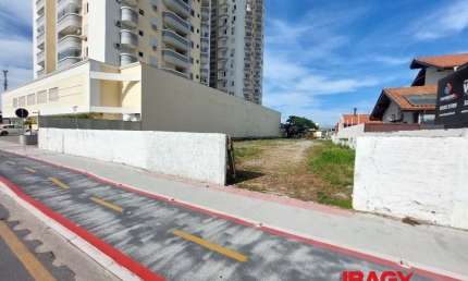Terreno comercial para alugar na Avenida Barão do Rio Branco, Centro, Palhoça, 1227 m2 por R$ 3.000