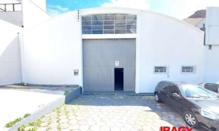 Barracão / Galpão / Depósito para alugar na Rua Renato Ramos da Silva, 270, Barreiros, São José