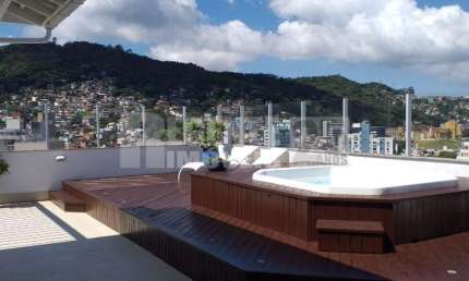 Cobertura à venda no bairro Centro em Florianópolis