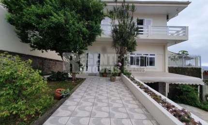 Casa à venda com 4 quartos no bairro Coqueiros em Florianópolis