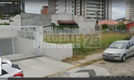 Terreno à venda no bairro Trindade em Florianópolis