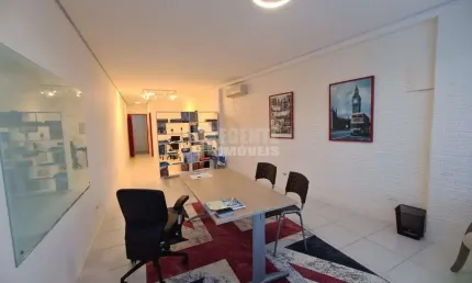 Sala comercial à venda no bairro Córrego Grande em Florianópolis.