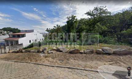 Terreno á venda no bairro Carvoeira em Florianópolis.