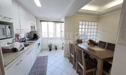 Amplo apartamento em uma das principais ruas do Centro