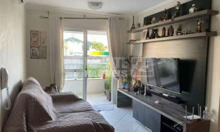 Apartamento com 3 dormitórios sendo 1 suíte  no bairro Agronômica em Florianópolis