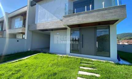 Excelente casa com 3 dormitórios para locação no bairro Córrego Grande!