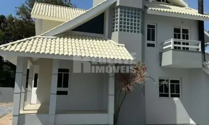 Excelente casa à venda no bairro Pedra Branca em Palhoça