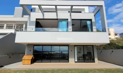 Casa alto padrão com 3 suites no bairro João Paulo Florianópolis