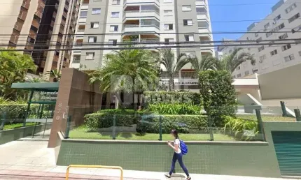 Apartamento com dois dormitórios  no Centro próximo a Beiramar.