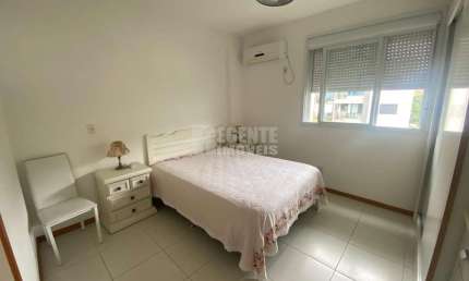 Ótimo apartamento mobiliado de 3 dormitórios no bairro Carvoeira!