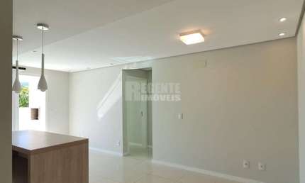 Apartamento com 2 dormitórios sendo uma suíte no bairro Trindade em Florianópolis.