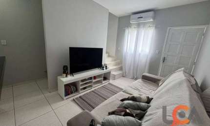 Sobrado com 2 dormitórios à venda, 58 m² por R$ 260.000,00 - Balneário dos Golfinhos - Caraguatatuba/SP