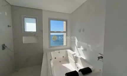 Belíssimo apartamento com 4 suítes e 3 vagas na Meia Praia