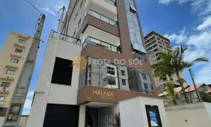 Málaga apartamento com 2 suítes e 1 vaga no Perequê