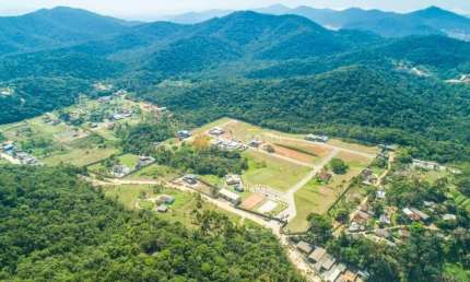 Gralha Azul Lote em Condomínio Fechado com Infraestrutura Completa em Camboriú