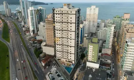 Zurich apartamento com 3 suítes e 2 vagas na Meia Praia