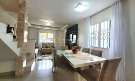Casa 2 pavimentos mobiliada com 3 quartos e 3 vagas na Meia Praia