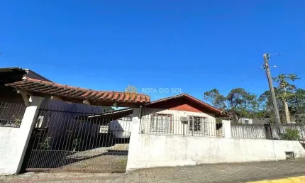 Casa com 3 quartos à venda na Rua 808 A, 331, Alto São Bento, Itapema