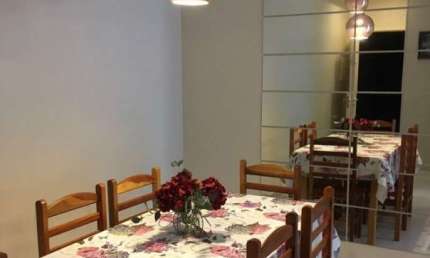 APARTAMENTO COM 2 DORMITÓRIOS APENAS 100 METROS DA PRAIA GRANDE.