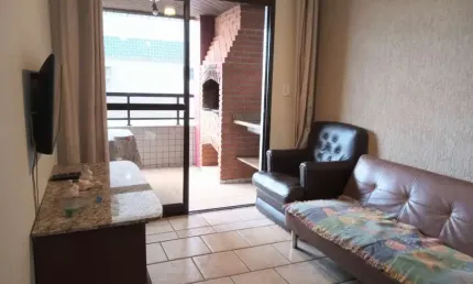 APARTAMENTO NA PRAIA GRANDE APENAS 50 METROS DO MAR.