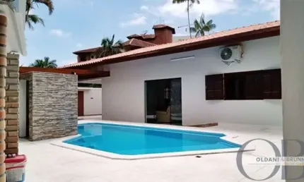 CASA DE ALTO PADRÃO NAS TONINHAS COM 5 DORMITÓRIOS.