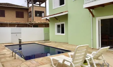 SOBRADO DE ALTO PADRÃO COM 5 DORMITÓRIOS NO ITAGUÁ.