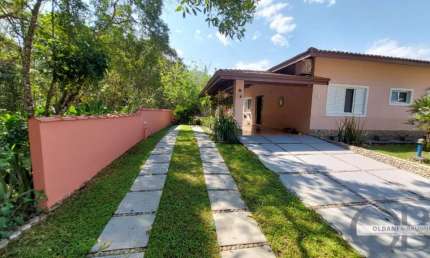 CASA DE ALTO PADRÃO DENTRO DE CONDOMINIO COM 3 DORMITÓRIOS.