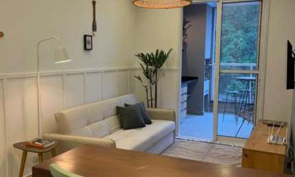 APARTAMENTO MOBILIADO COM 2 DORMITÓRIOS NO PEREQUE-AÇU.