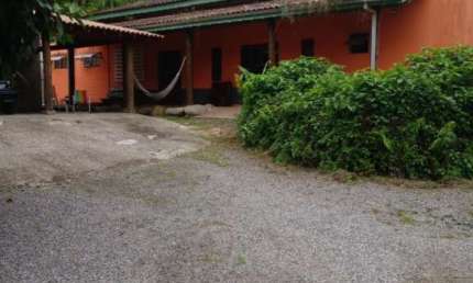CASA COM 2 SUÍTES, TERRENO COM TOTAL DE 2.730M² NA RESSACA.