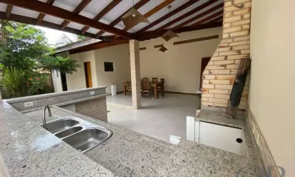 SOBRADO DENTRO DE CONDOMINIO COM 3 DORMITÓRIOS MAIS EDÍCULA.