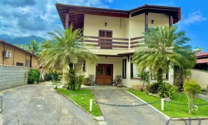 SOBRADO DENTRO DE CONDOMINIO COM 4 DORMITÓRIOS NO HORTO.