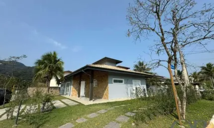EXCELENTE CASA COM 5 DORMITÓRIOS DENTRO DE CONDOMINIO FECHADO.