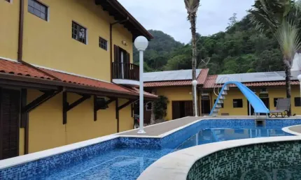 EXCELENTE SOBRADO COM 9 DORMITÓRIOS SENDO 7 SUÍTES NA ENSEADA.