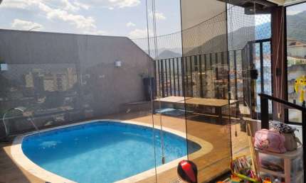 COBERTURA DUPLEX COM 3 DORMITÓRIOS MAIS PISCINA PRIVATIVA NO CENTRO.