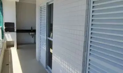 Apartamento novo vista mar com 2 dormitórios nas toninhas.
