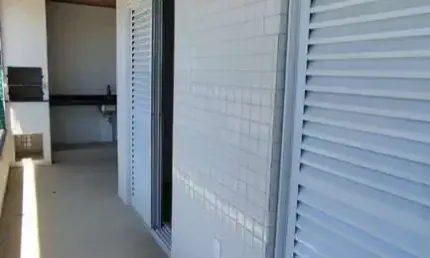 Apartamento vista mar com 2 dormitórios nas toninhas.