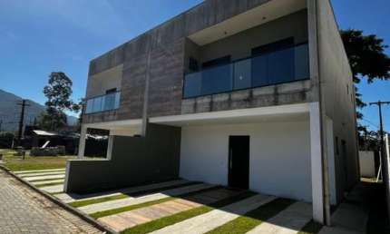 SOBRADO SEMI ACABADO COM 3 SUÍTES DENTRO DE CONDOMINIO.