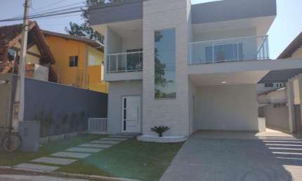 SOBRADO MOBILIADO COM 3 SUÍTES DENTRO DE CONDOMINIO FECHADO.