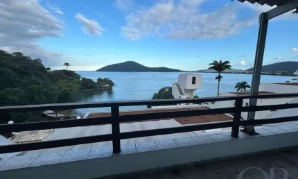 APARTAMENTO MOBILIADO COM 2 DORMITÓRIOS VISTA MAR NO CENTRO.