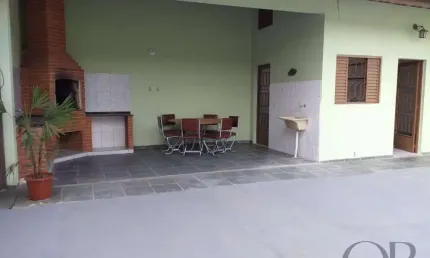 CASA TÉRREA COM 3 DORMITÓRIOS MAIS EDÍCULA NO BAIRRO MATO DENTRO.